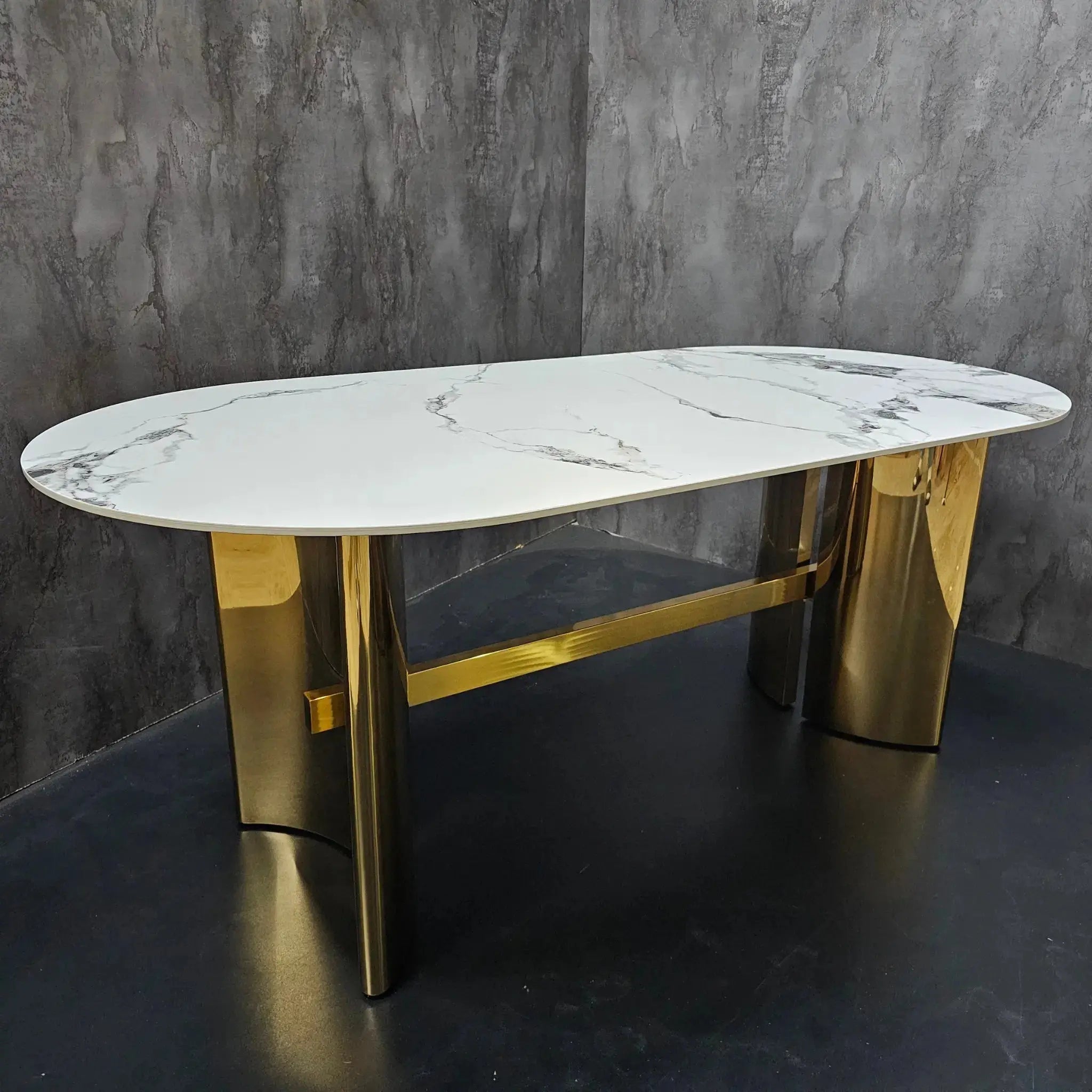 Masa-Dining-din-inox-cu-blat-compozit-Amara-Eleganță-și-Rafinament-în-Casa-Ta lussoline