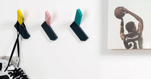 Agățătoare cuier Viefe Corner, gri antracit și roz, 101 × 87 × 67 mm