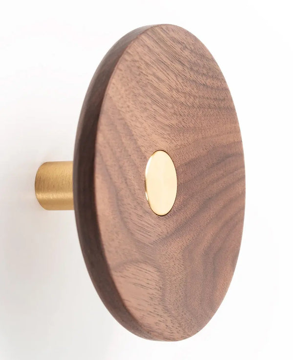 Agățătoare cuier Viefe Zoot, alamă întunecată periată și nuc, Ø 120 mm