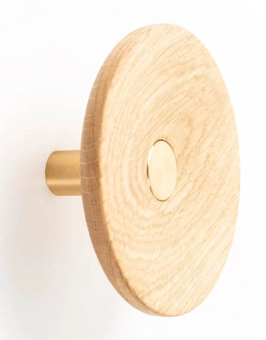Agățătoare cuier Viefe Zoot, alamă întunecată periată și stejar, Ø 120 mm