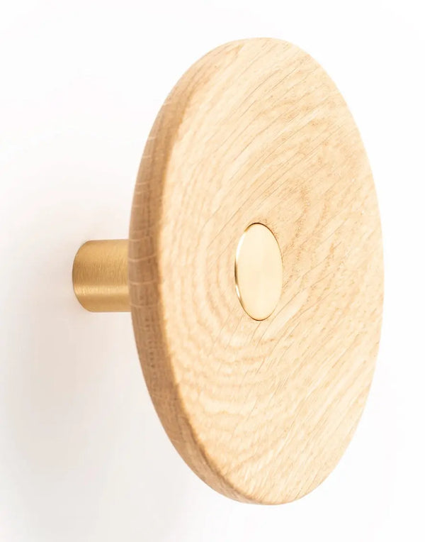 Agățătoare cuier Viefe Zoot, alamă întunecată periată și stejar, Ø 120 mm