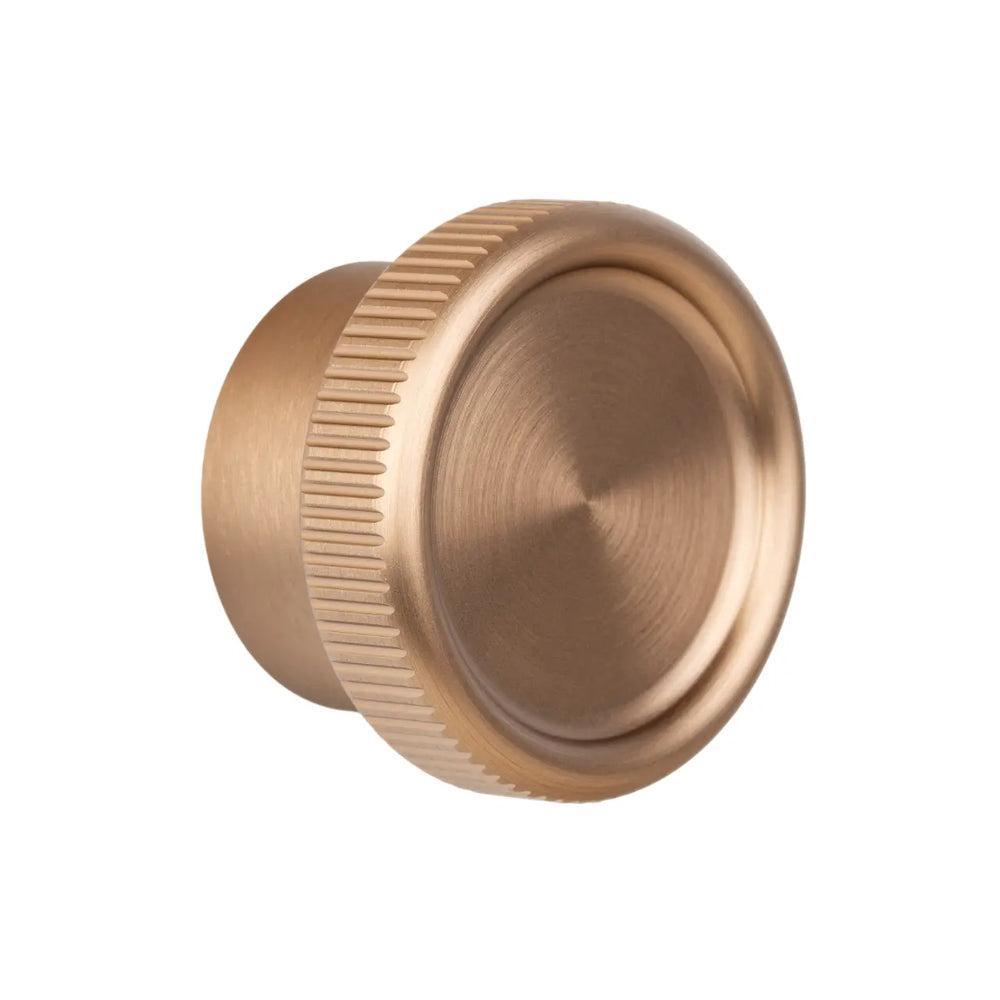 Buton mobilier Viefe Boto, alamă cava periată, Ø 45 mm