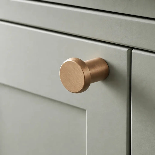 Buton mobilier Viefe Fase, alamă cava periată, Ø 23 mm - imagine 2