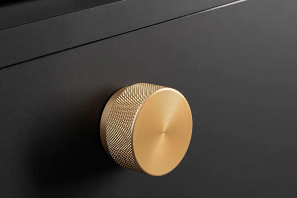 Buton mobilier Viefe Graf Big, alamă întunecată periată, Ø 38 mm - imagine 2