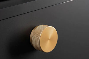 Buton mobilier Viefe Graf Big, alamă întunecată periată, Ø 50 mm - imagine 2