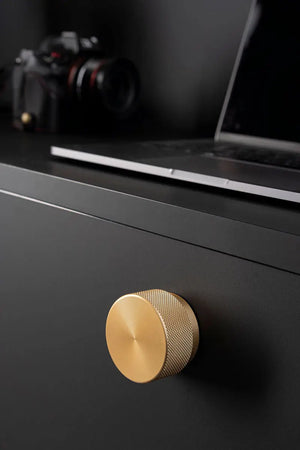 Buton mobilier Viefe Graf Big, alamă întunecată periată, Ø 50 mm - imagine 4