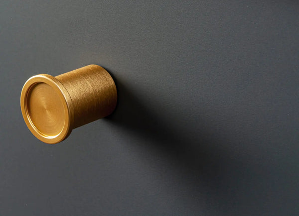 Buton mobilier Viefe Round, alamă întunecată periată, Ø 25 mm