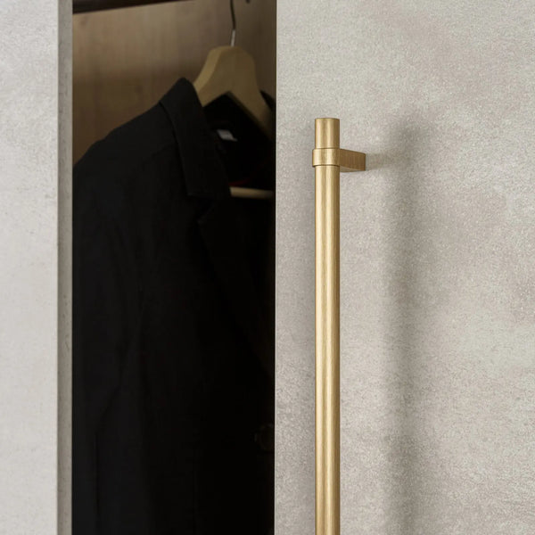 Mâner lung Viefe Nobb, alamă cava periată, 1108 mm (interax 1056 mm) - imagine 4