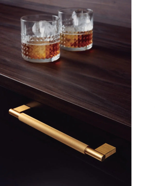 Mâner mobilier Viefe Arpa, alamă întunecată periată, 214 mm (interax 192 mm) - imagine 2