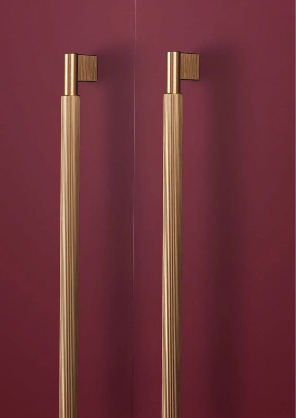 Mâner mobilier Viefe Arpa, alamă întunecată periată, 214 mm (interax 192 mm) - imagine 4
