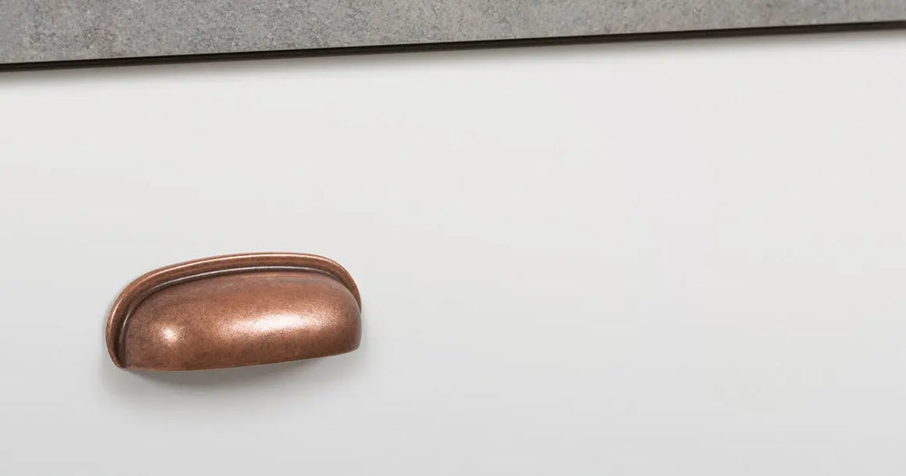 Mâner mobilier Viefe Aura, cupru antichizat, 87 mm (interax 64 mm)