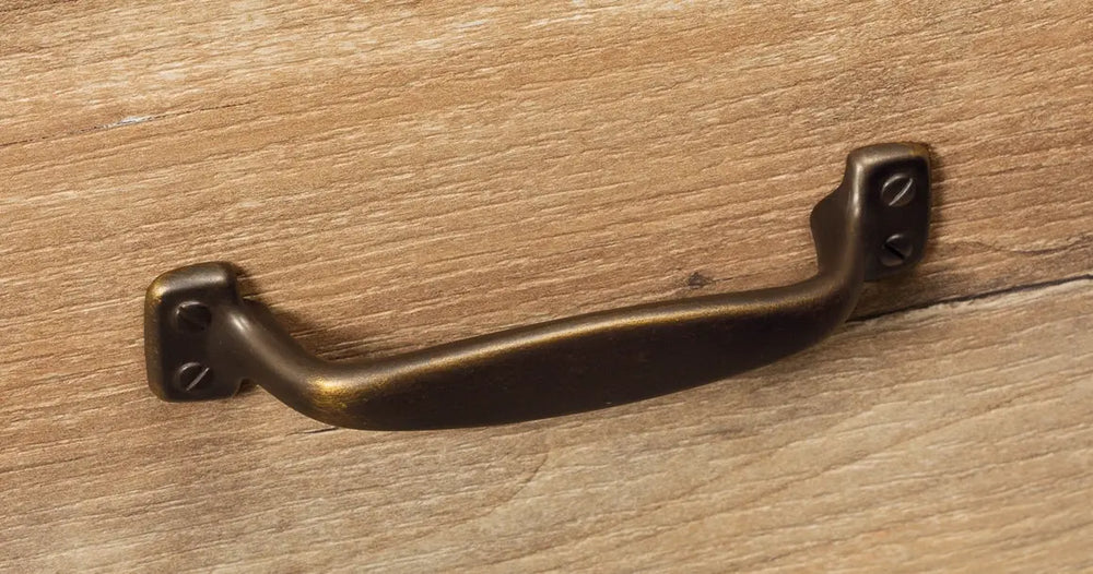 Mâner mobilier Viefe Ava, alamă antichizată, 128,5 mm (interax 96 mm)