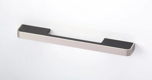 Mâner mobilier Viefe Blok, nichel periat și negru mat, 217 mm (interax 160 mm)