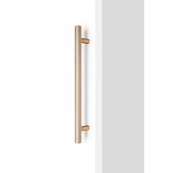 Mâner mobilier Viefe Boto Big, alamă cava periată, 418 mm (interax 320 mm) - imagine 3