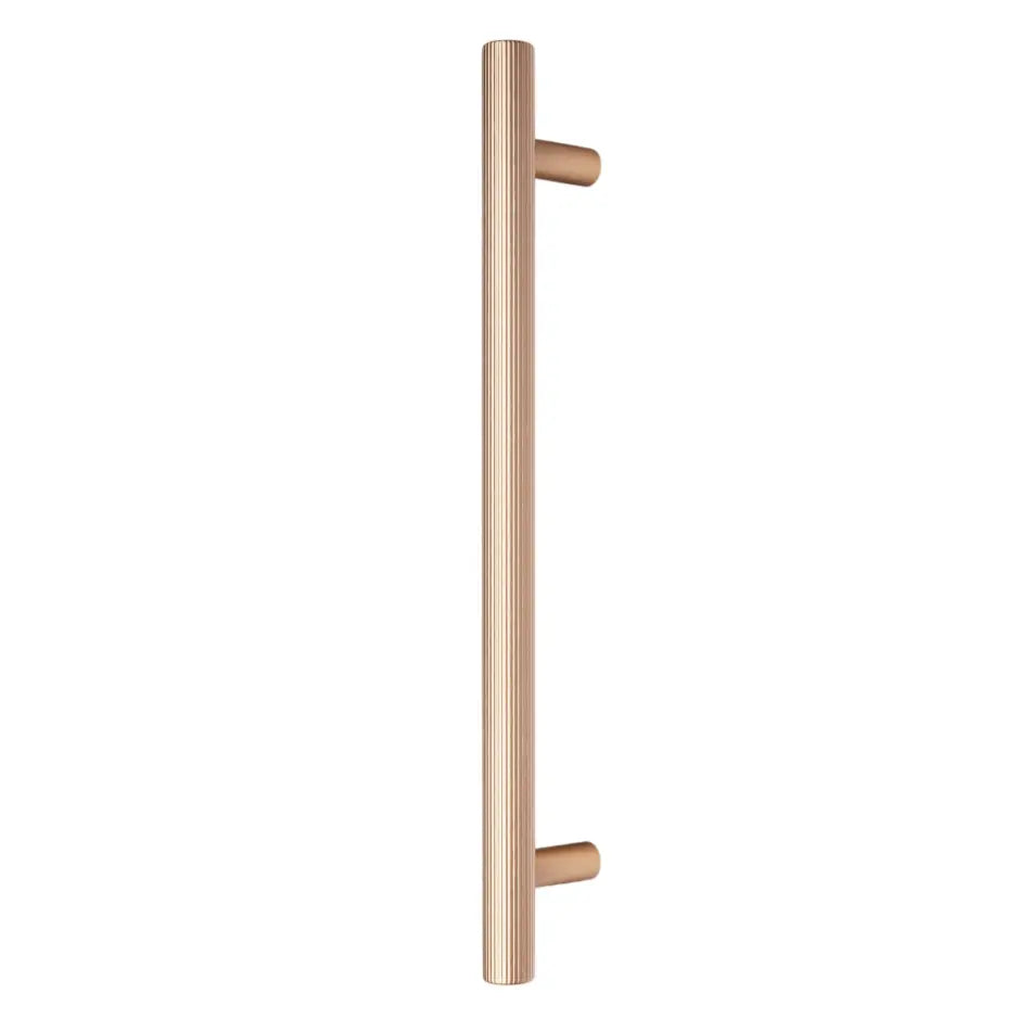 Mâner mobilier Viefe Boto Big, alamă cava periată, 418 mm (interax 320 mm)