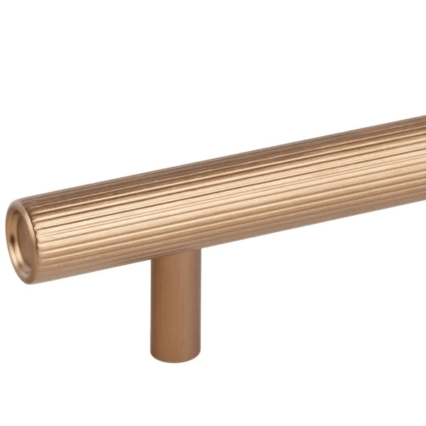 Mâner mobilier Viefe Boto, alamă cava periată, 386 mm (interax 320 mm) - imagine 2