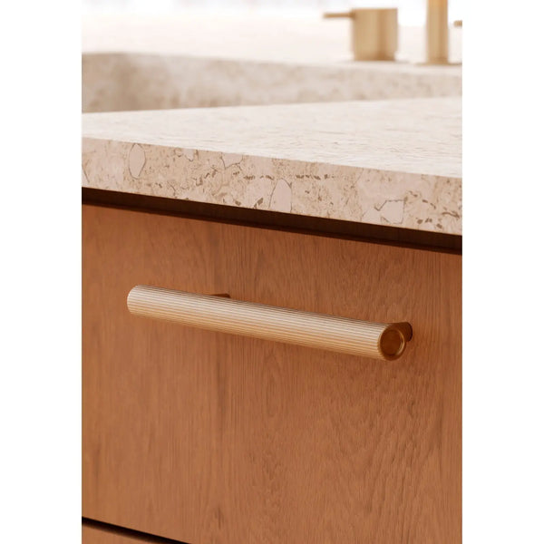 Mâner mobilier Viefe Boto, alamă cava periată, 386 mm (interax 320 mm) - imagine 3