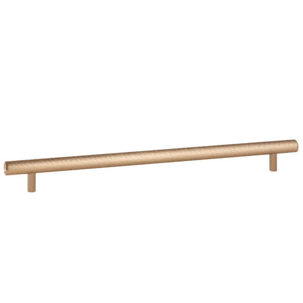 Mâner mobilier Viefe Boto, alamă cava periată, 386 mm (interax 320 mm)