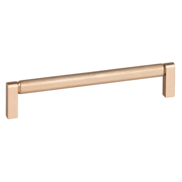 Mâner mobilier Viefe Brooklyn Big, alamă cava periată, 466 mm (interax 448 mm)