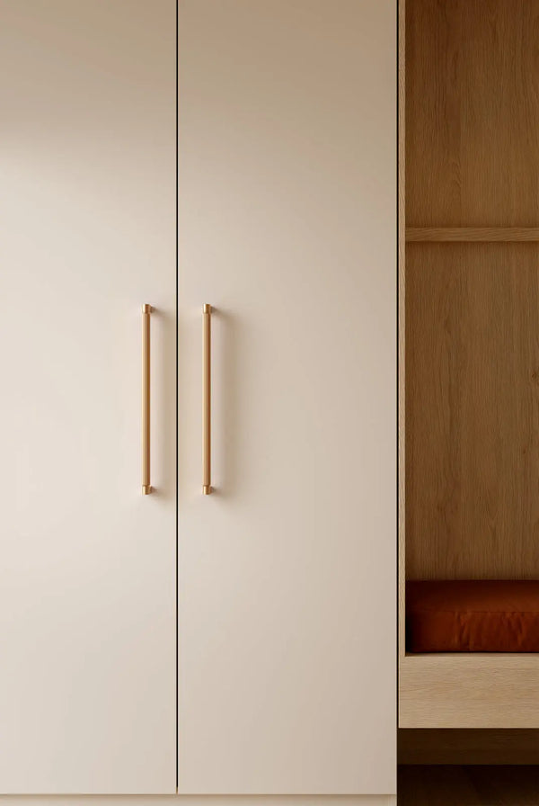 Mâner mobilier Viefe Brooklyn Big, alamă cava periată, 466 mm (interax 448 mm) - imagine 2