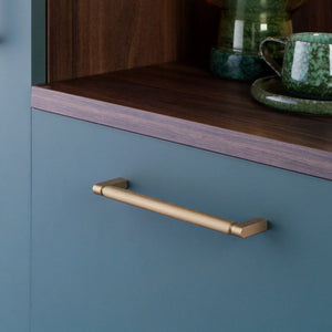 Mâner mobilier Viefe Brooklyn, alamă cava periată, 330 mm (interax 320 mm) - imagine 3