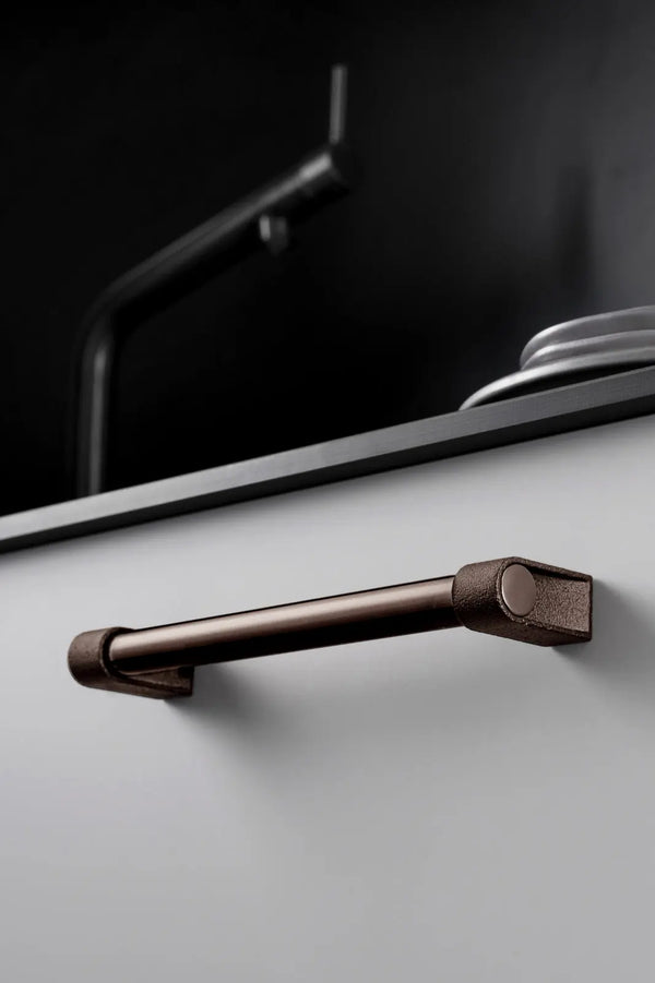 Mâner mobilier Viefe Casey, maro metalic texturat și bronz mat, 211 mm (interax 192 mm) - imagine 3
