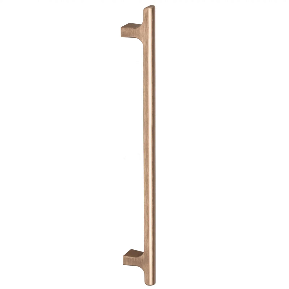 Mâner mobilier Viefe Hinoki Big, alamă cava periată, 500 mm (interax 416 mm)
