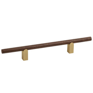 Mâner mobilier Viefe Kumo Wood, nuc și alamă periată, 248 mm (interax 128 mm)