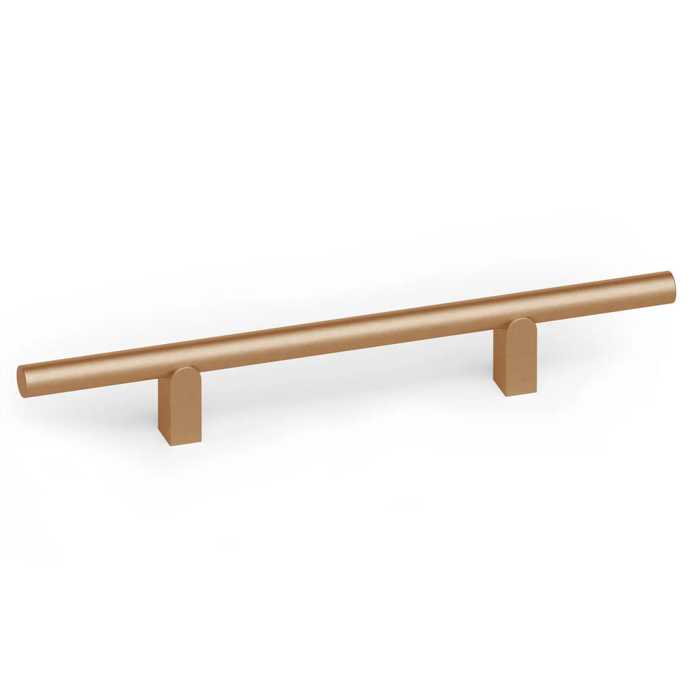 Mâner mobilier Viefe Kumo, alamă cava periată, 248 mm (interax 128 mm)