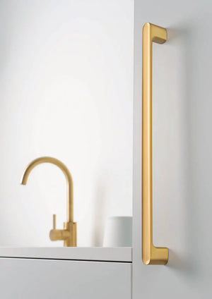 Mâner mobilier Viefe Luv, alamă cava periată, 202 mm (interax 192 mm)