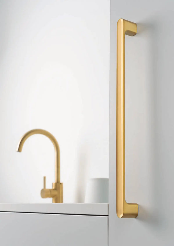 Mâner mobilier Viefe Luv, alamă cava periată, 202 mm (interax 192 mm)