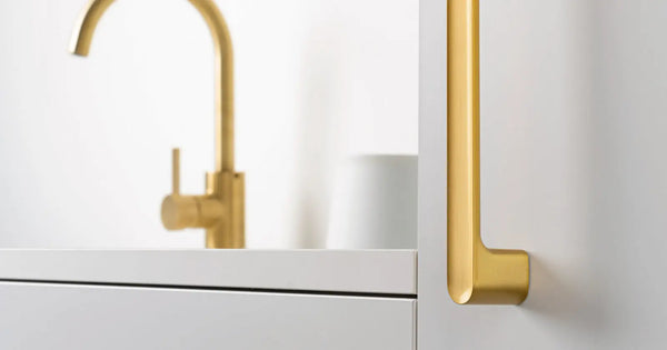 Mâner mobilier Viefe Luv, alamă, 330 mm (interax 320 mm)