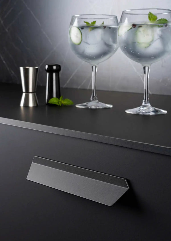Mâner mobilier Viefe Plie, negru mat, 114 mm (interax 64 mm)