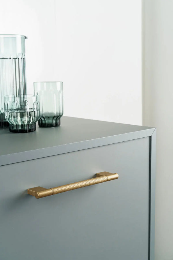 Mâner mobilier Viefe Point, alamă cava periată, 356 mm (interax 320 mm) - imagine 3