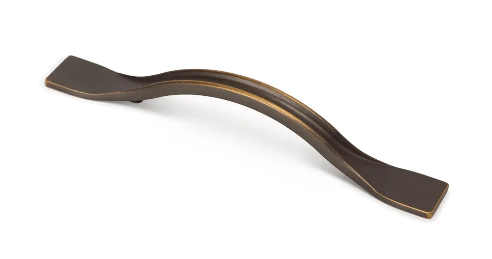 Mâner mobilier Viefe Raviolo, alamă antichizată, 172 mm (interax 96 mm)