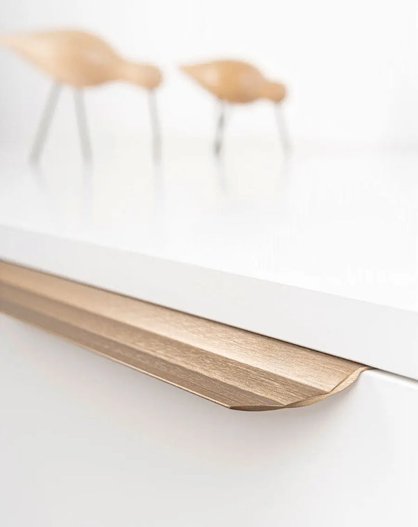 Mâner mobilier Viefe Skala, alamă cava periată, 350 mm (interax 256 mm) - imagine 2