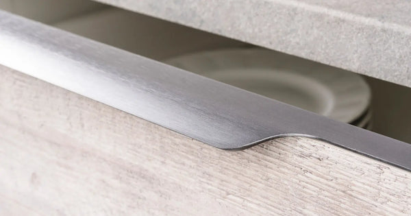 Mâner mobilier Viefe Vector, gri periat, 147 mm