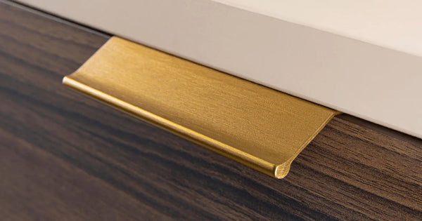 Mâner mobilier Viefe Wing, alamă cava periată, 100 mm (interax 64 mm) - imagine 3