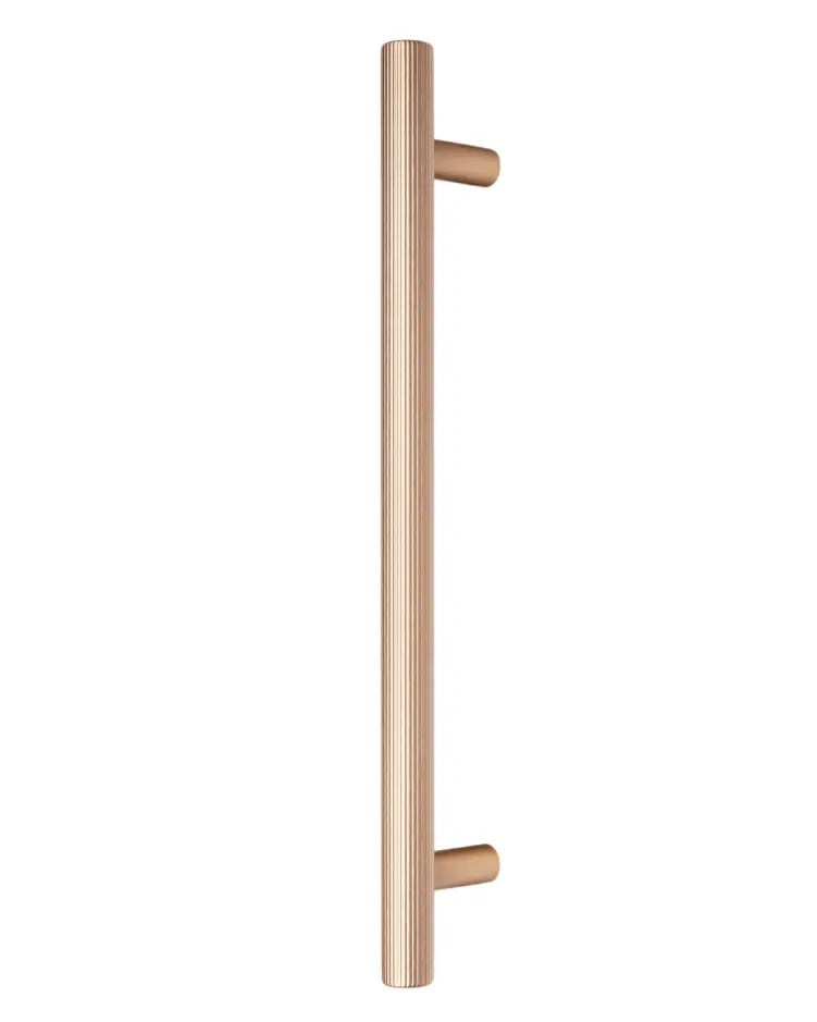 Mâner spațial Viefe Boto Big, alamă cava periată, 418 mm (interax 320 mm)