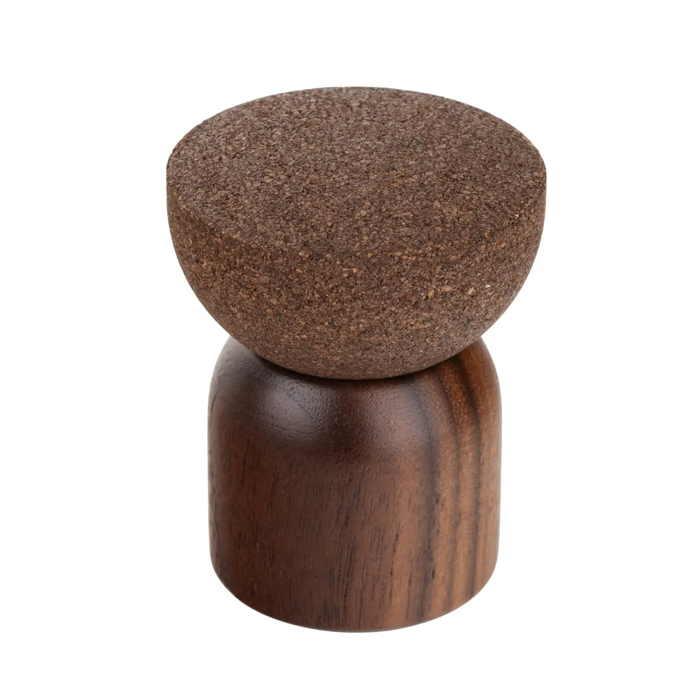 Opritor de ușă Viefe Piece, nuc și plută, 48 × 59 mm