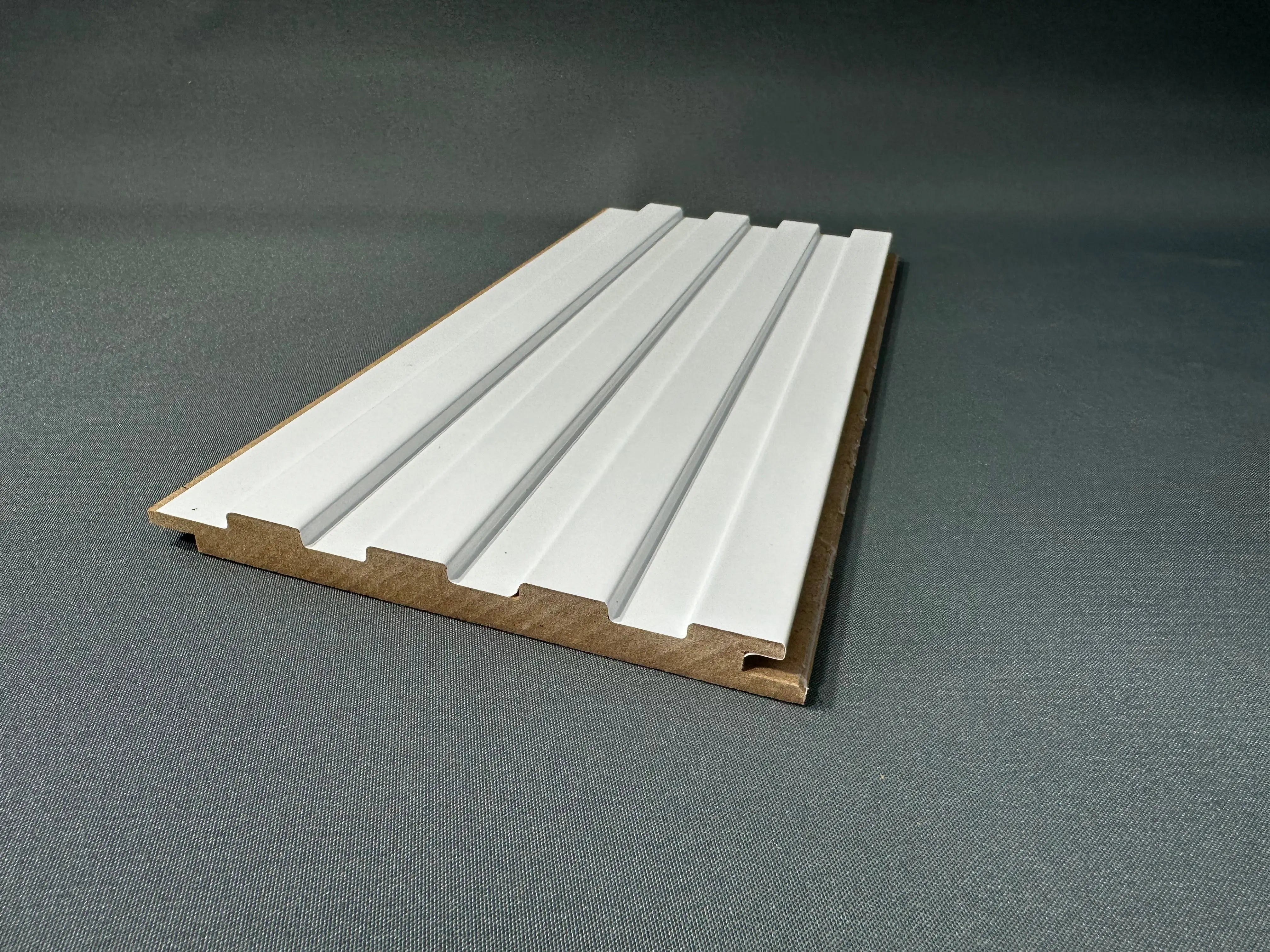 Riflaj din MDF - KORK L.WHITE 12 x 137 x 2800 mm lussoline