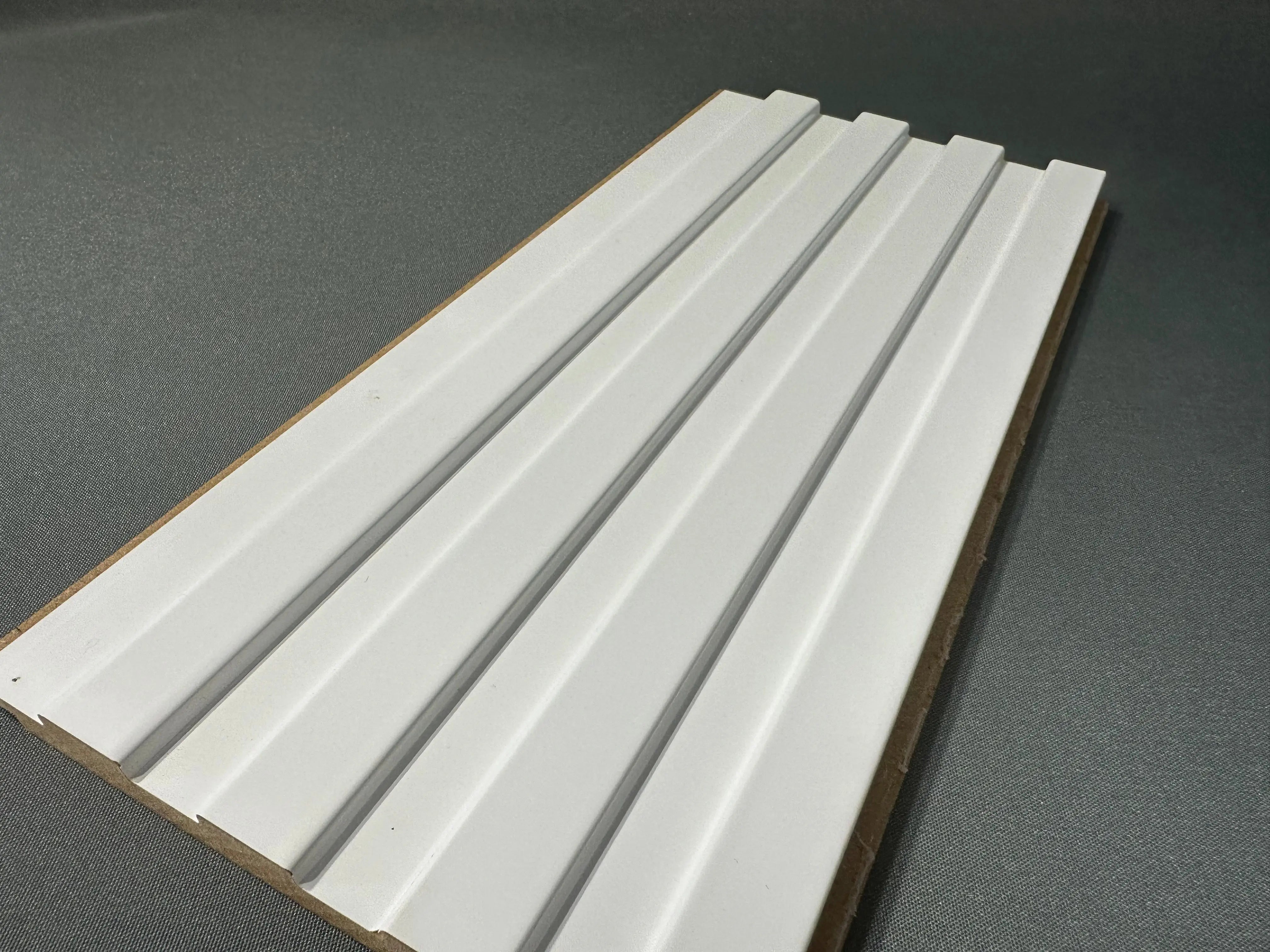 Riflaj din MDF - KORK L.WHITE 12 x 137 x 2800 mm lussoline