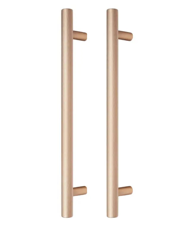 Set mânere spațiale duble Viefe Boto Big, alamă cava periată, 418 mm (interax 320 mm)