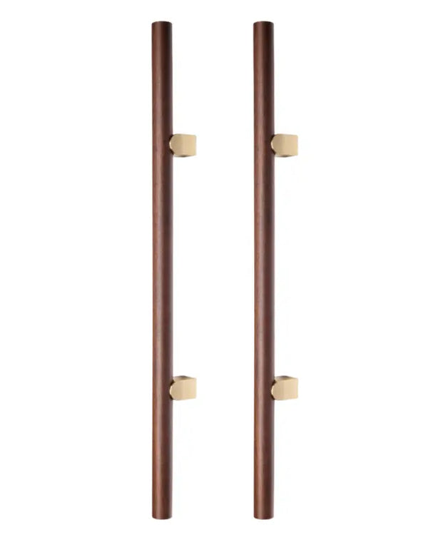 Set mânere spațiale duble Viefe Kumo Wood Big One, nuc și alamă periată, 878 mm (interax 448 mm)