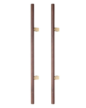Set mânere spațiale duble Viefe Kumo Wood Big, nuc și alamă periată, 1010 mm (interax 640 mm)