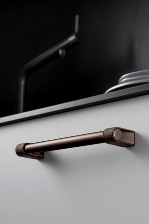 Mâner mobilier Viefe Casey, maro metalic texturat și bronz mat, 211 mm (interax 192 mm) - imagine 3