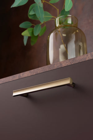 Mâner mobilier Viefe Moon, alamă cava periată, 193 mm (interax 160 mm) - imagine 3