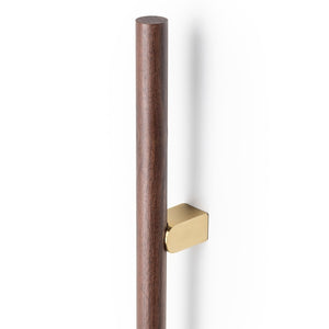 Set mânere spațiale duble Viefe Kumo Wood Big One, nuc și alamă periată, 1596 mm (interax 1056 mm)