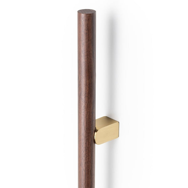 Set mânere spațiale duble Viefe Kumo Wood Big One, nuc și alamă periată, 1596 mm (interax 1056 mm)